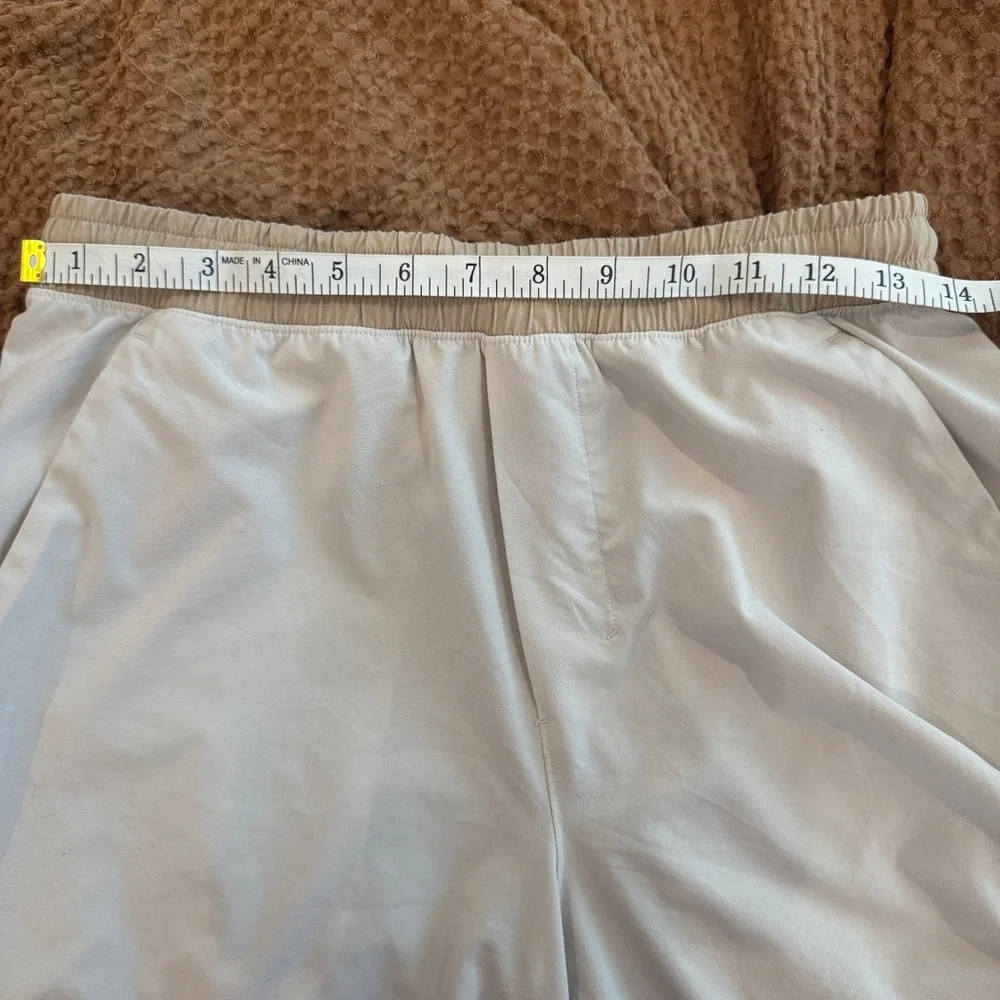 Lululemon Pace Breaker Shorts Size Medium - Picture 8 of 9